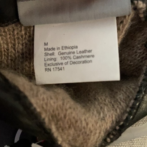 FOWNES black Touchpoint Leather Smart Gloves - Picture 9 of 10